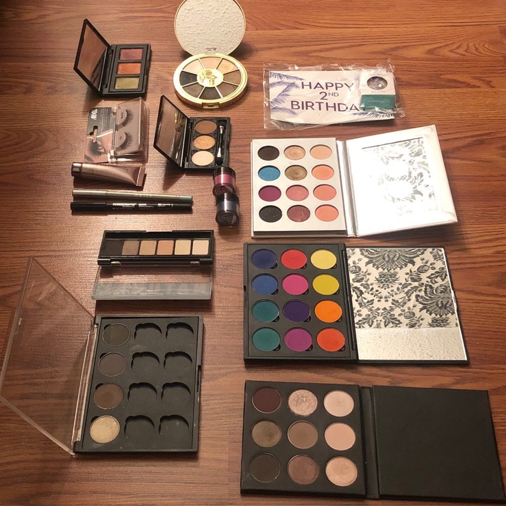 Eyeshadow Palette & Eye Makeup Bundle